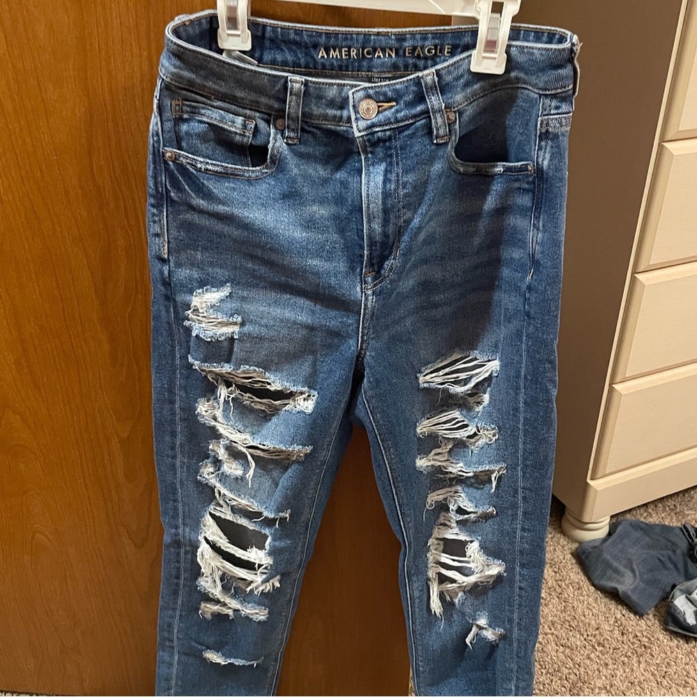 American Eagle Ripped Jeans Size 4